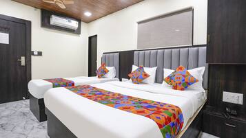 Egyptian cotton sheets, premium bedding, in-room safe, free WiFi