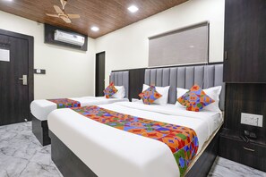 Egyptian cotton sheets, premium bedding, in-room safe, free WiFi