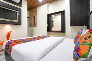Egyptian cotton sheets, premium bedding, in-room safe, free WiFi