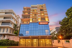 Pintu masuk properti