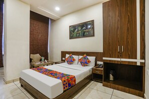 Egyptian cotton sheets, premium bedding, in-room safe, free WiFi
