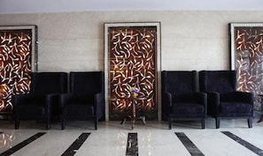 Coin salon dans le hall