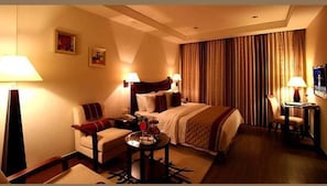 Luxury Suite | Egyptian cotton sheets, premium bedding, in-room safe, soundproofing