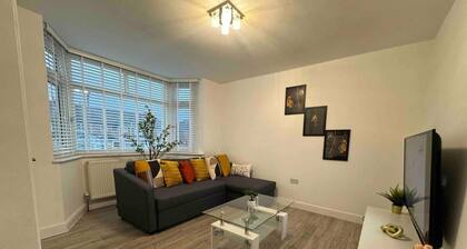 3-bed Home, Sleeps 8, Ideal for Large Groups