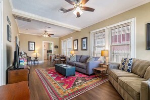 テレビ、書斎 / ワークスペース