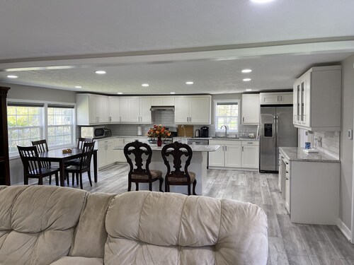 Cozy place in country settings, only 5 min from ND. No parties allowed however.