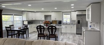 Cozy place in country settings,  only 5 min from ND. No parties allowed however.