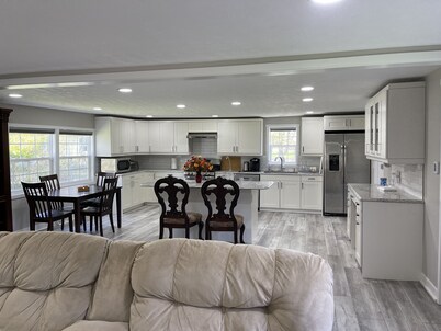 Cozy place in country settings,  only 5 min from ND. No parties allowed however.