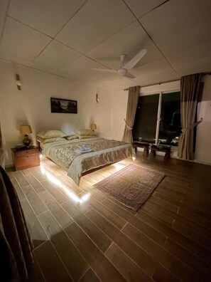 Soundproofing, iron/ironing board, free WiFi - The Generals Inn (Bhurban)