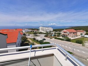 Leilighet, 2 soverom, balkong, hageutsikt | Overnattingsstedets uteområder