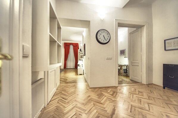 Interior - SAL31 - Spacious 2 bedroom / 2 bathroom apartment with A/C next Old Town Square (Hlavní mesto Praha)