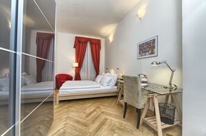 2 habitaciones, tabla de planchar con plancha, wifi y ropa de cama 