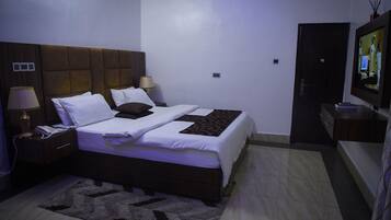 Business Room, 1 Bedroom | WiFi (free), individually decorated, individually furnished