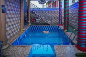 室内游泳池