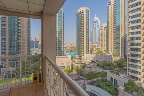 Comfort Apartment | Terrace/patio - BellaVista - 29BLVD- 2BR - Fountain View (Dubai)