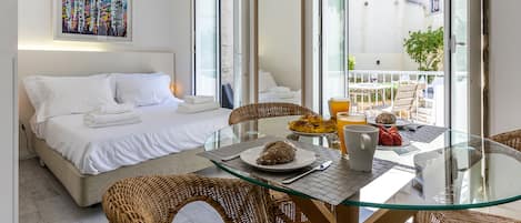 Deluxe studio | Een kluis op de kamer, individueel gedecoreerd, individueel gemeubileerd