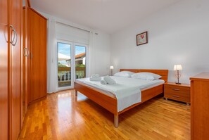 3 Schlafzimmer, BĂŒgeleisen/BĂŒgelbrett, kostenloses WLAN, BettwĂ€sche