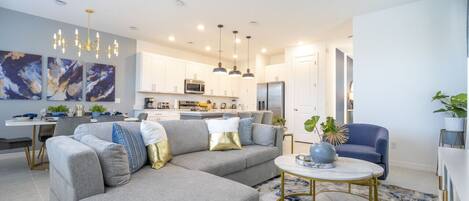 Smart-TV, Videospiele, Tischtennisplatte