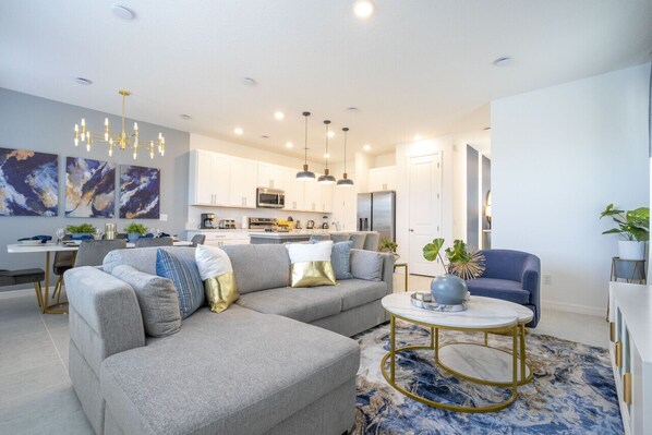 Smart-TV, Videospiele, Tischtennisplatte