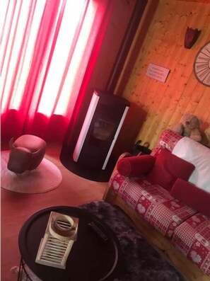 Televisie en een open haard