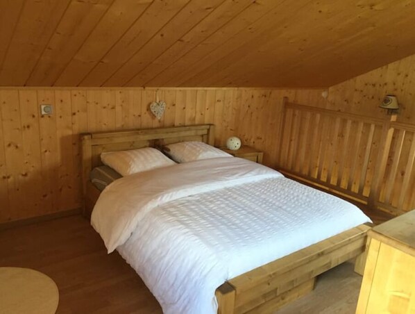 2 soverom, strykejern/-brett, reiseseng for barn og wi-fi (inkludert)