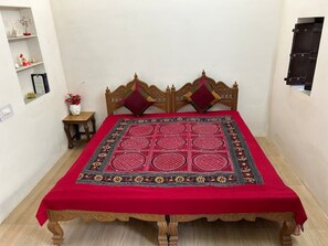 1 bedroom, iron/ironing board, internet, bed sheets - Ashray Home Stay in Pushkar valley (Ajmer)