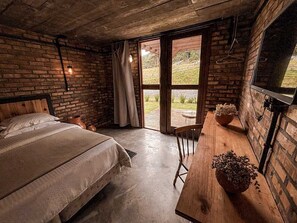 Standard Studio Suite, 1 Queen Bed, Mountain View | Egyptian cotton sheets, premium bedding, Select Comfort beds, minibar - Monte Sião Château (Urubici)