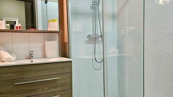 Shower, free toiletries, hair dryer, towels