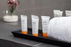 Dusche, Haartrockner, Shampoo