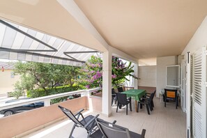 Appartement, 2 chambres, balcon, vue jardin | Enceinte de l’hébergement