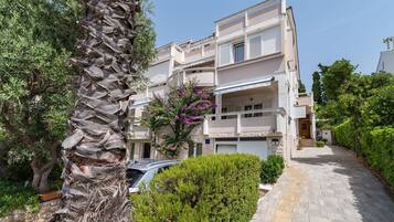 Apartment, 2 Bedrooms, Balcony, Garden View | Exterior