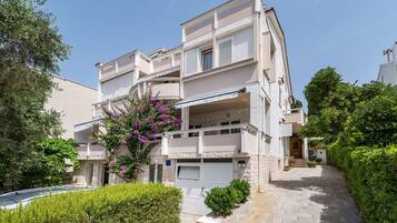 Apartment, 2 Bedrooms, Balcony, Garden View | Exterior