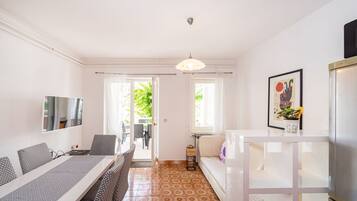 Apartment, 2 Bedrooms, Balcony, Garden View | Interior
