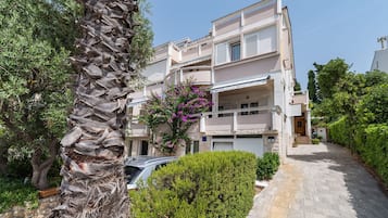 Apartment, 2 Bedrooms, Balcony, Garden View | Exterior