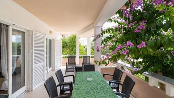 Apartment, 2 Bedrooms, Balcony, Garden View | Outdoor dining