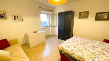 1 Schlafzimmer, BĂŒgeleisen/BĂŒgelbrett, kostenloses WLAN, BettwĂ€sche