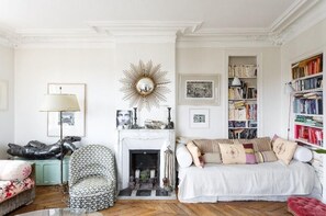 Smart TV, fireplace - Elegant 65 m2, Tour Eiffel View, Roland Garros and Parc des Princes by Walk (Boulogne-Billancourt)