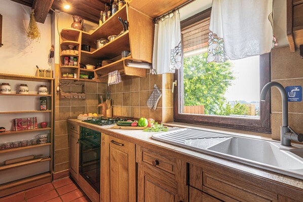 Fridge, microwave, oven, stovetop