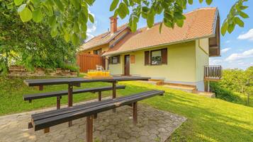 Family House, Multiple Bedrooms, Mountainside (Wellness Vineyard Cottage Boris) | Outdoor dining