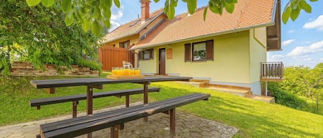 Family House, 3 Bedrooms, Balcony, Mountainside (Vineyard House Boris w/ Panoramic) | Outdoor dining