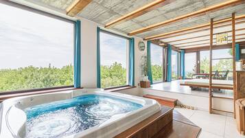 Indoor spa tub