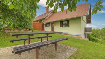 Family House, Multiple Bedrooms, Mountainside (Wellness Vineyard Cottage Boris) | Outdoor dining