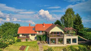 Family House, Multiple Bedrooms, Mountainside (Wellness Vineyard Cottage Marijan) | Exterior
