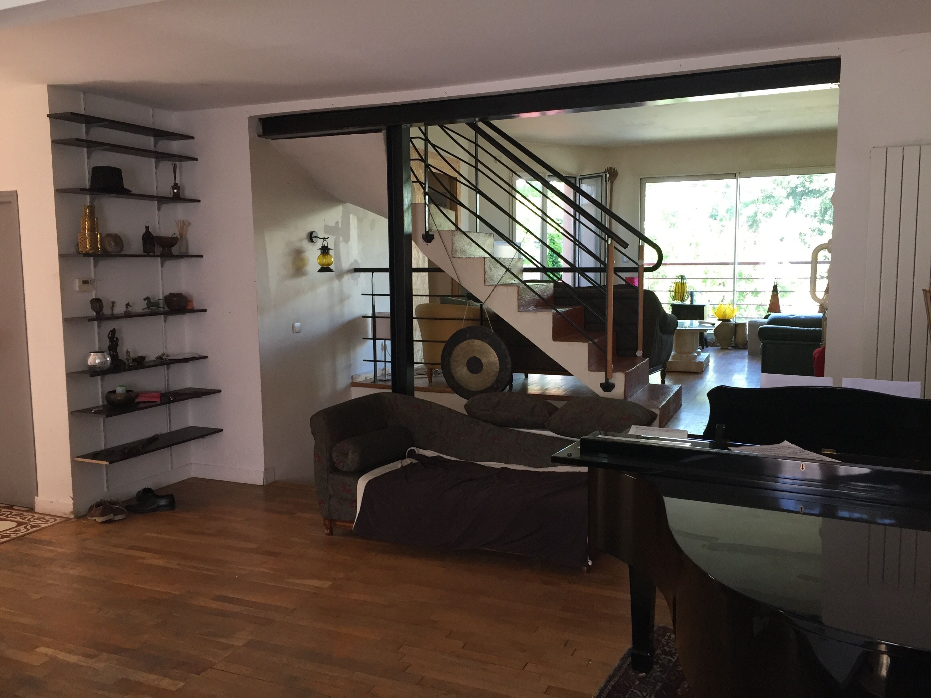 Smart-TV, peis og bøker