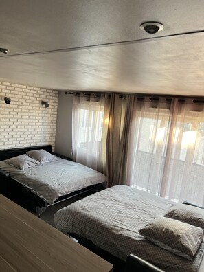 2 bedrooms, iron/ironing board, travel cot, free WiFi