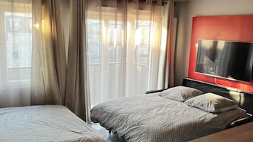 2 bedrooms, iron/ironing board, travel crib, free WiFi