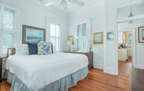 4 bedrooms, desk, iron/ironing board, free WiFi