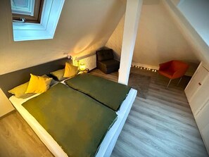 3 slaapkamers, een strijkplank/strijkijzer, wifi, beddengoed