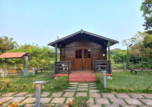 Family Bungalow | Desk