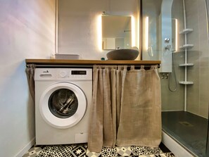 Shower, hair dryer, towels, soap - La Tit'kaz Bégonia (Saint-Philippe)